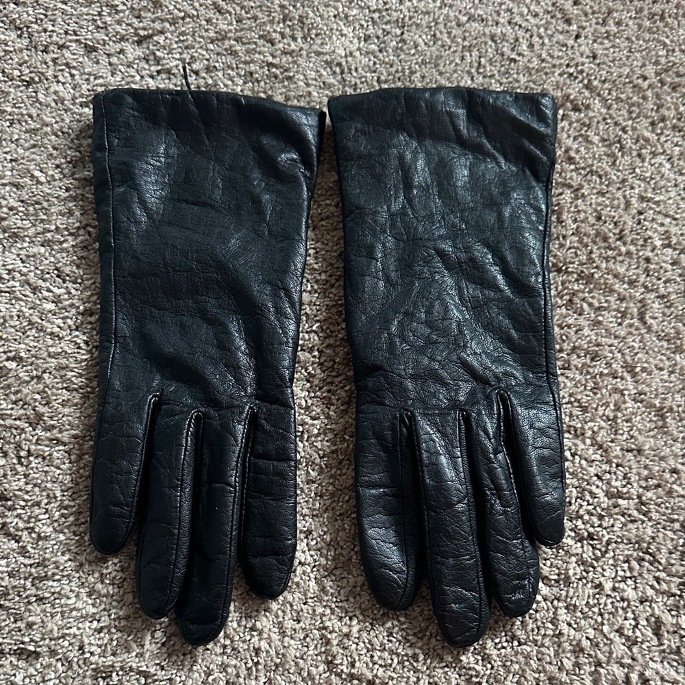 VTG Black Leather Gloves